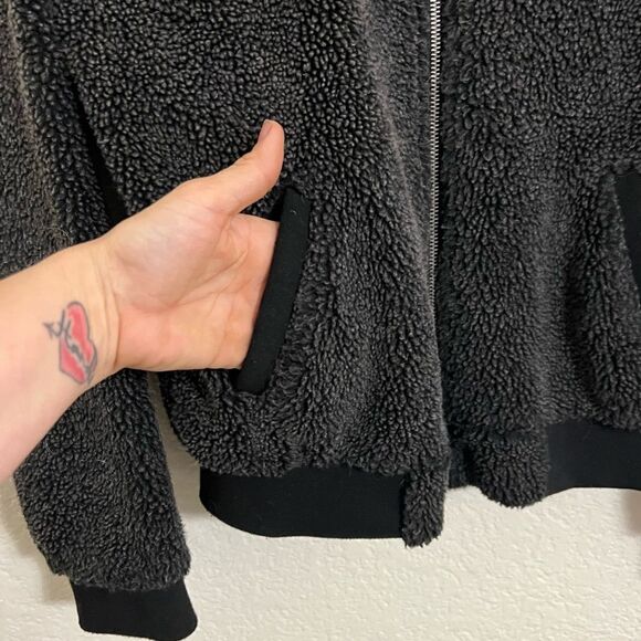 Brandy Melville Fuzzy Teddy Sherpa Bomber Jacket Gray Black Zip Up Coat Size S - Picture 9 of 11
